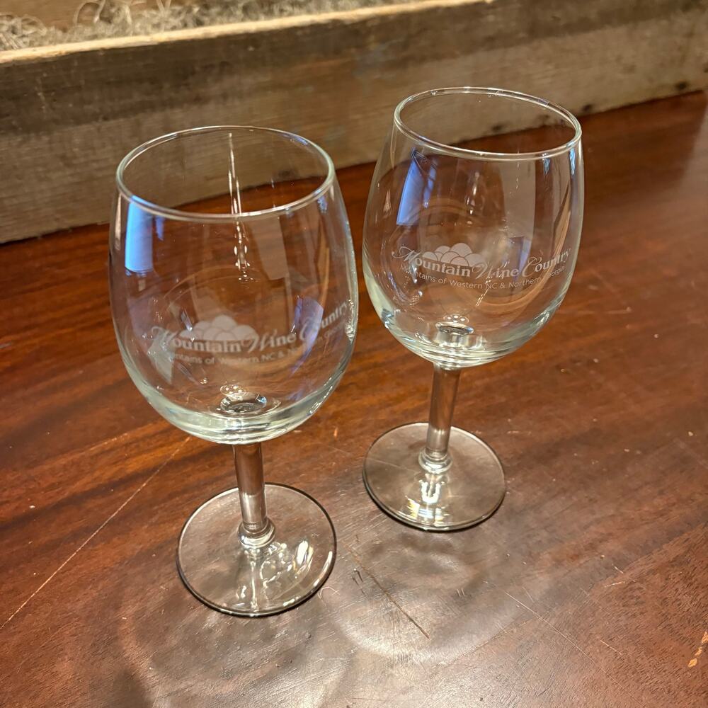 Vintage Mountain Wine Country Clear Wine Glasses – Set of 2